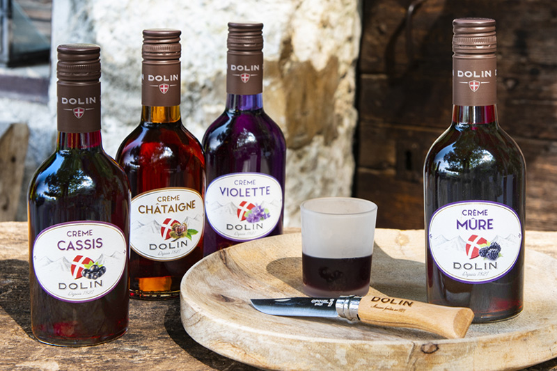 Fruit liquors Prepare your cocktails with the french creme de cassis